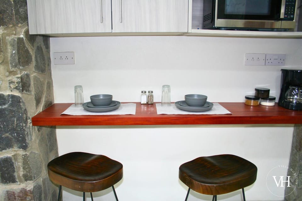 Coffee/tea facilities, Dining area