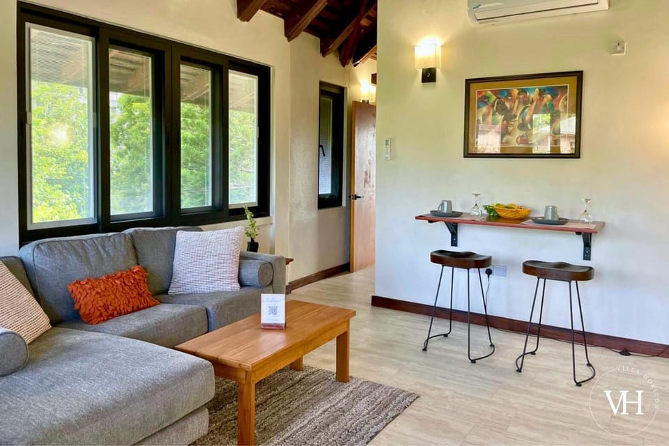Living room, Seating area, Dining area, air conditioner