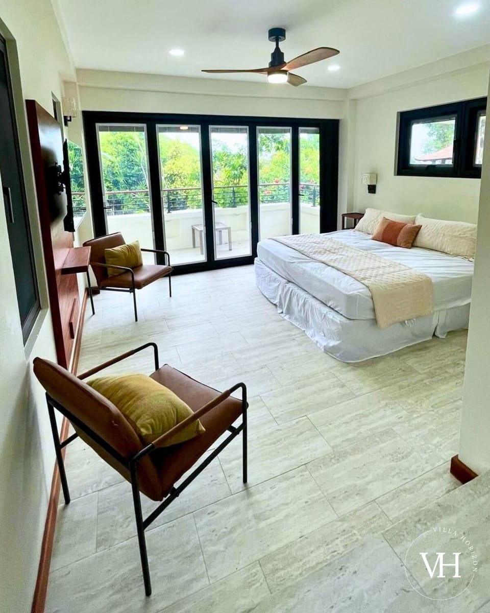 TV and multimedia, Photo of the whole room, Seating area, Bedroom