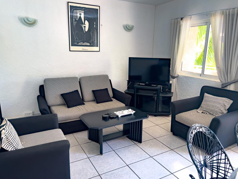 Communal lounge/ TV room, TV and multimedia, Living room, Seating area