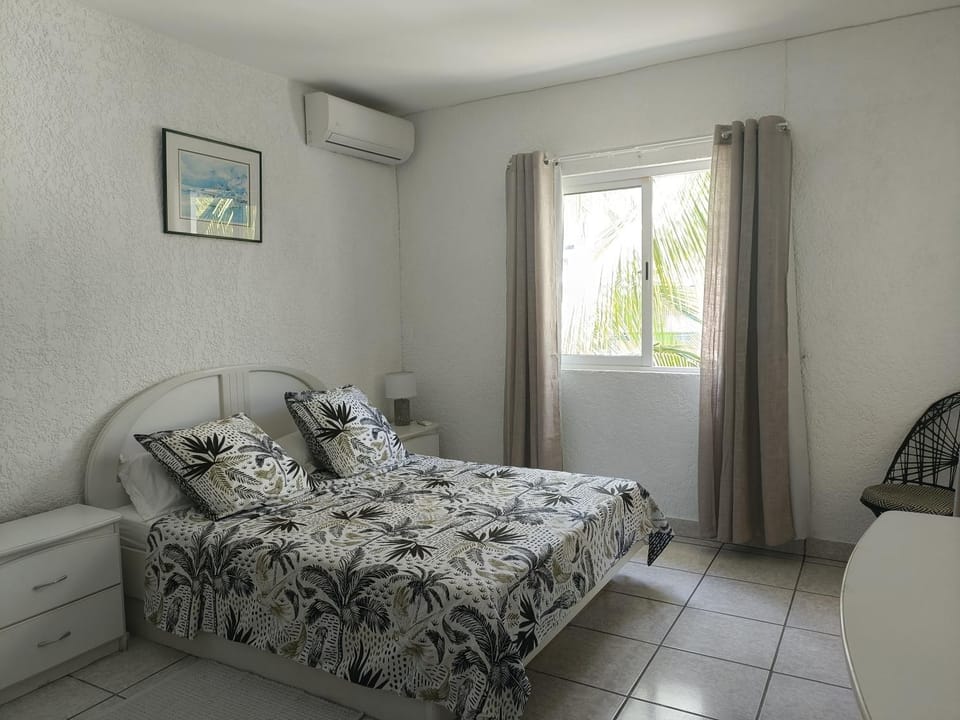 Bed, Bedroom, air conditioner
