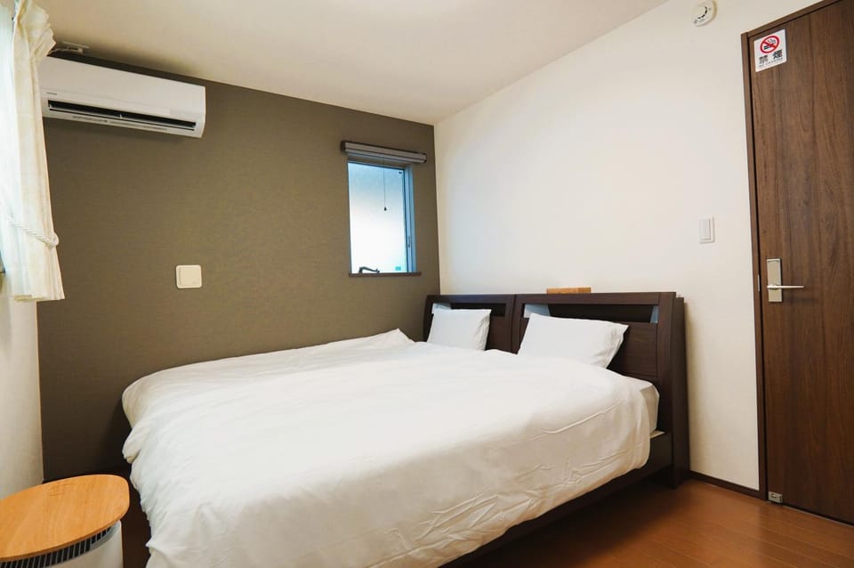 Bedroom, air conditioner