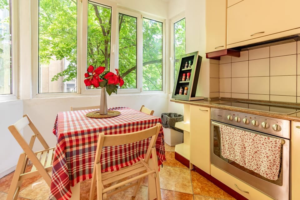 Dining area, kitchen