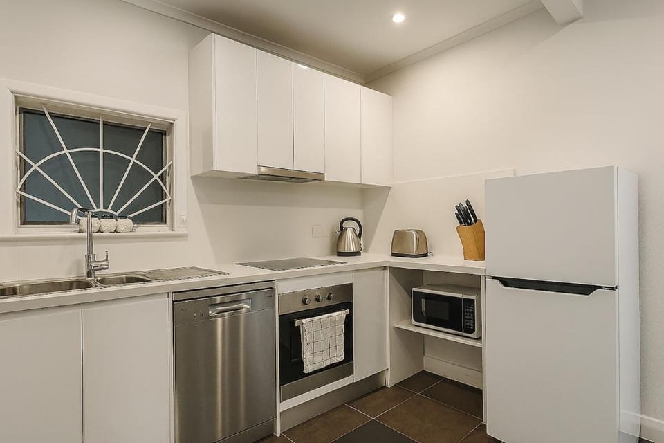 Harbourside stay in Kirribilli, with Opera House glimpses Apartment in Sydney