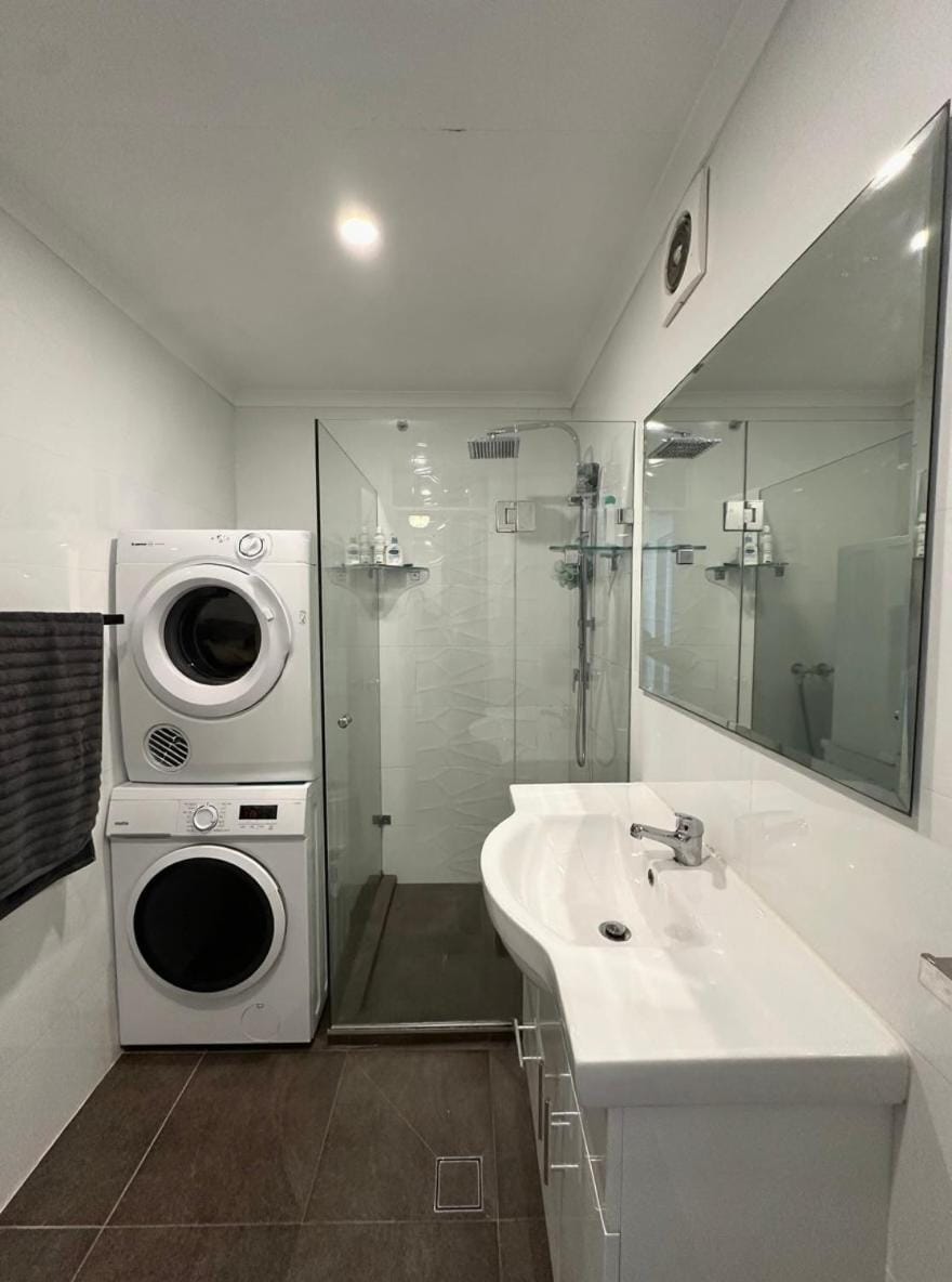 Harbourside stay in Kirribilli, with Opera House glimpses Apartment in Sydney