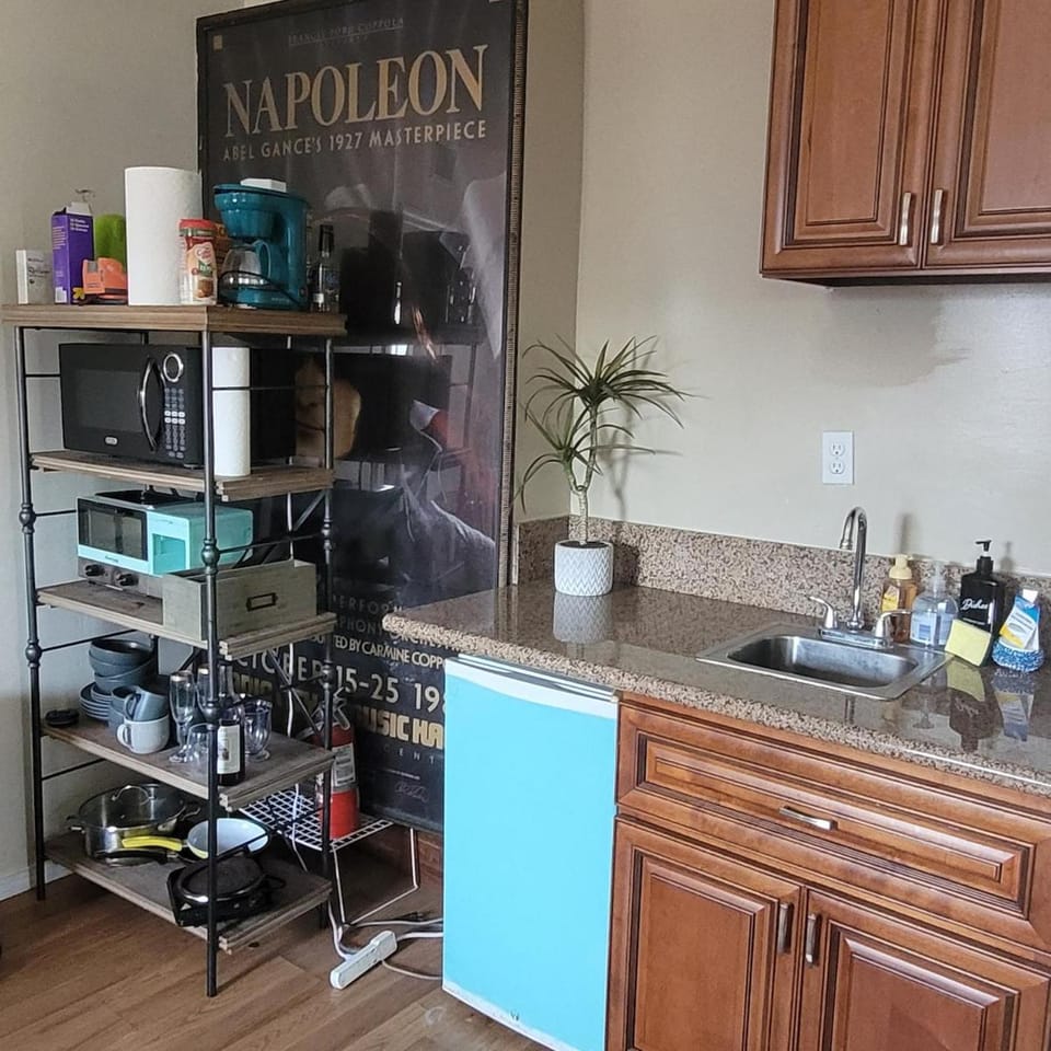 BH Adj, studio spacious BH Apartment in San Fernando Valley