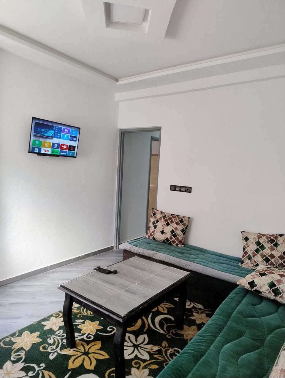 Communal lounge/ TV room, TV and multimedia, Living room, Seating area