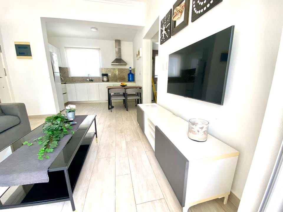 Communal lounge/ TV room, TV and multimedia, Kitchen or kitchenette, Living room, Dining area, minibar