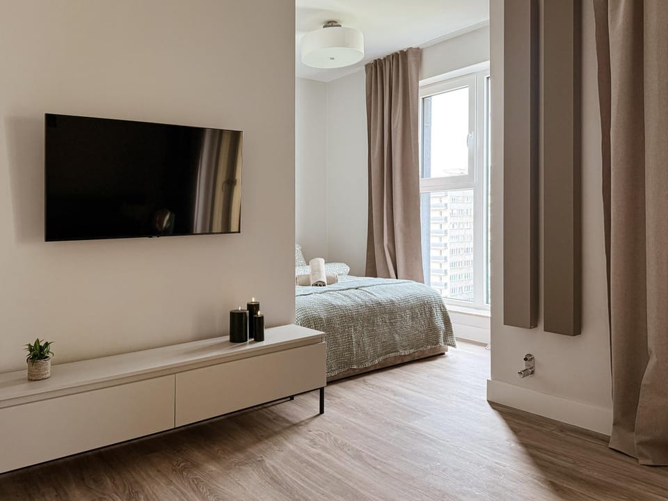 Bed, TV and multimedia, Photo of the whole room, Bedroom