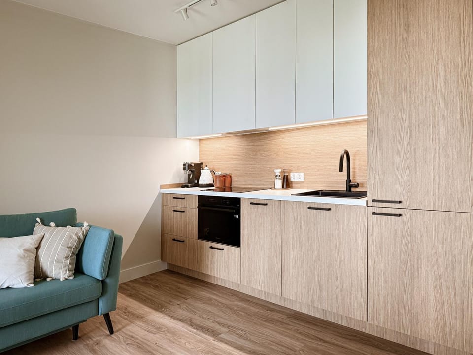 Coffee/tea facilities, Kitchen or kitchenette, dishwasher, oven