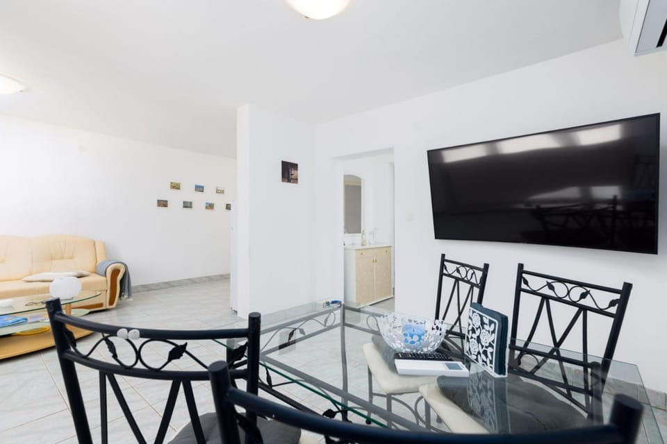 TV and multimedia, Seating area