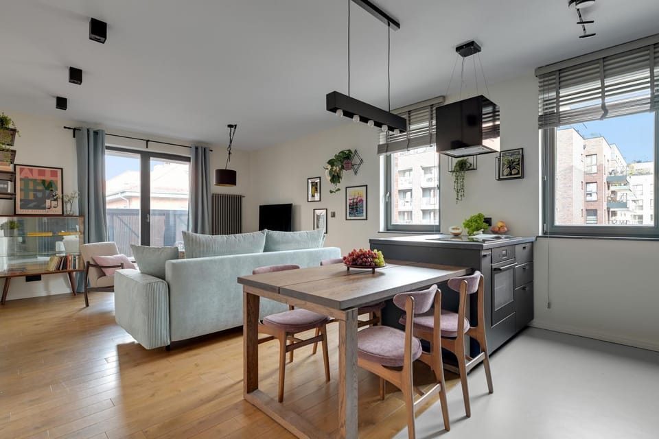 TV and multimedia, Kitchen or kitchenette, Living room, Seating area, Dining area