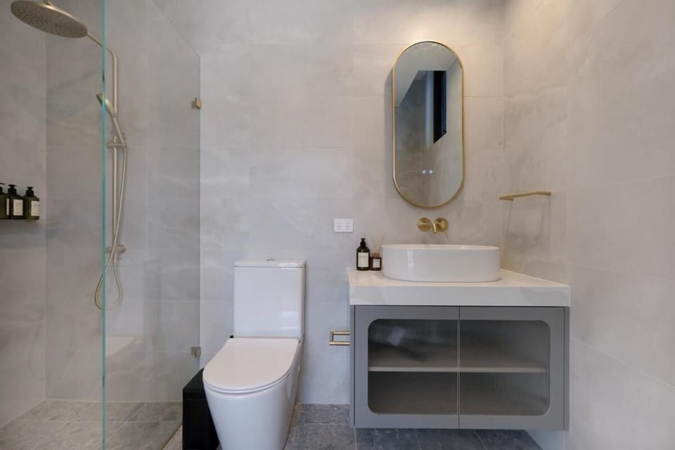 Shower, Bathroom, towels