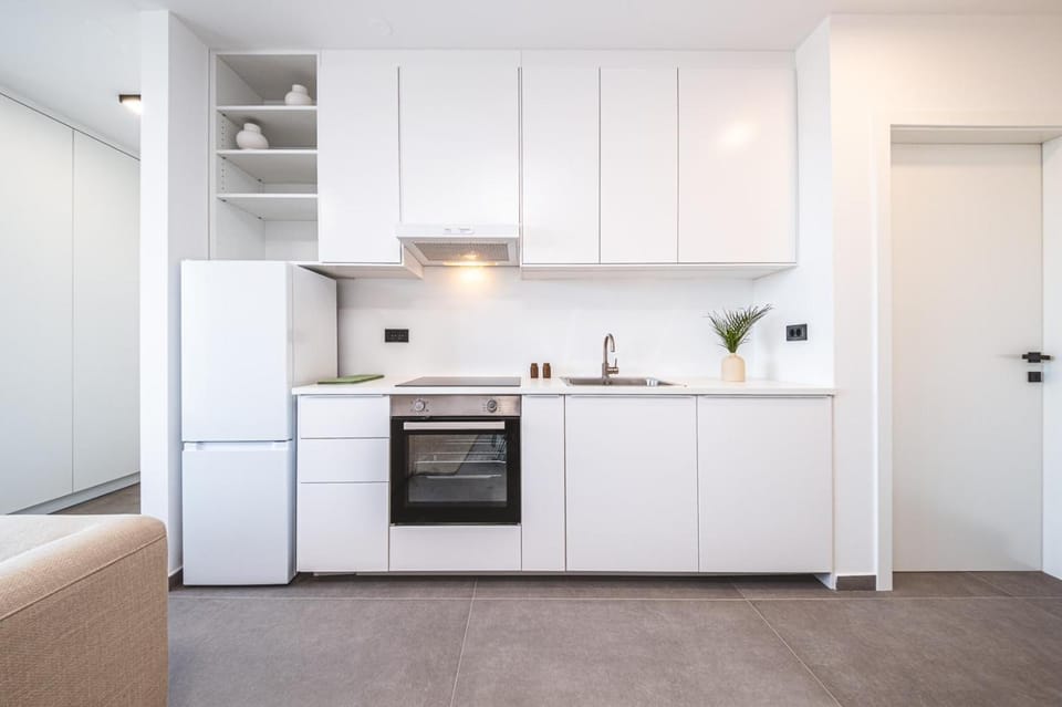 Kitchen or kitchenette, On site, oven, stove, kitchen