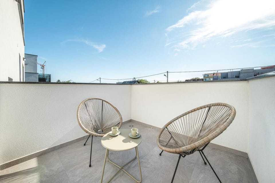 Patio, Day, View (from property/room), Balcony/Terrace, Dining area