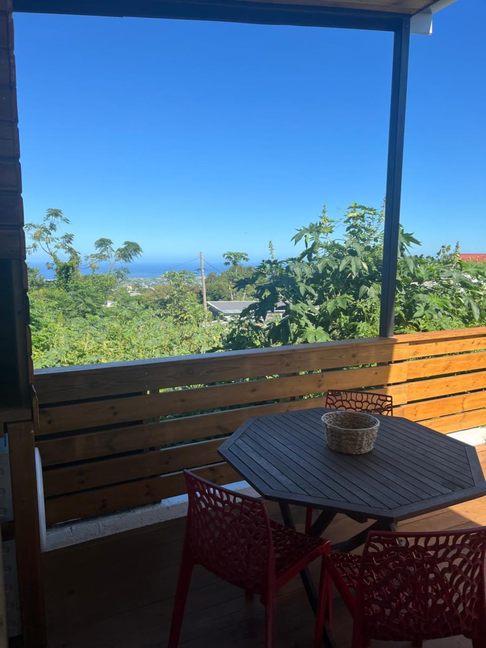 Petit Bungalow Neuf F2 avec Vue Mer Ravine des Cabris House in Réunion