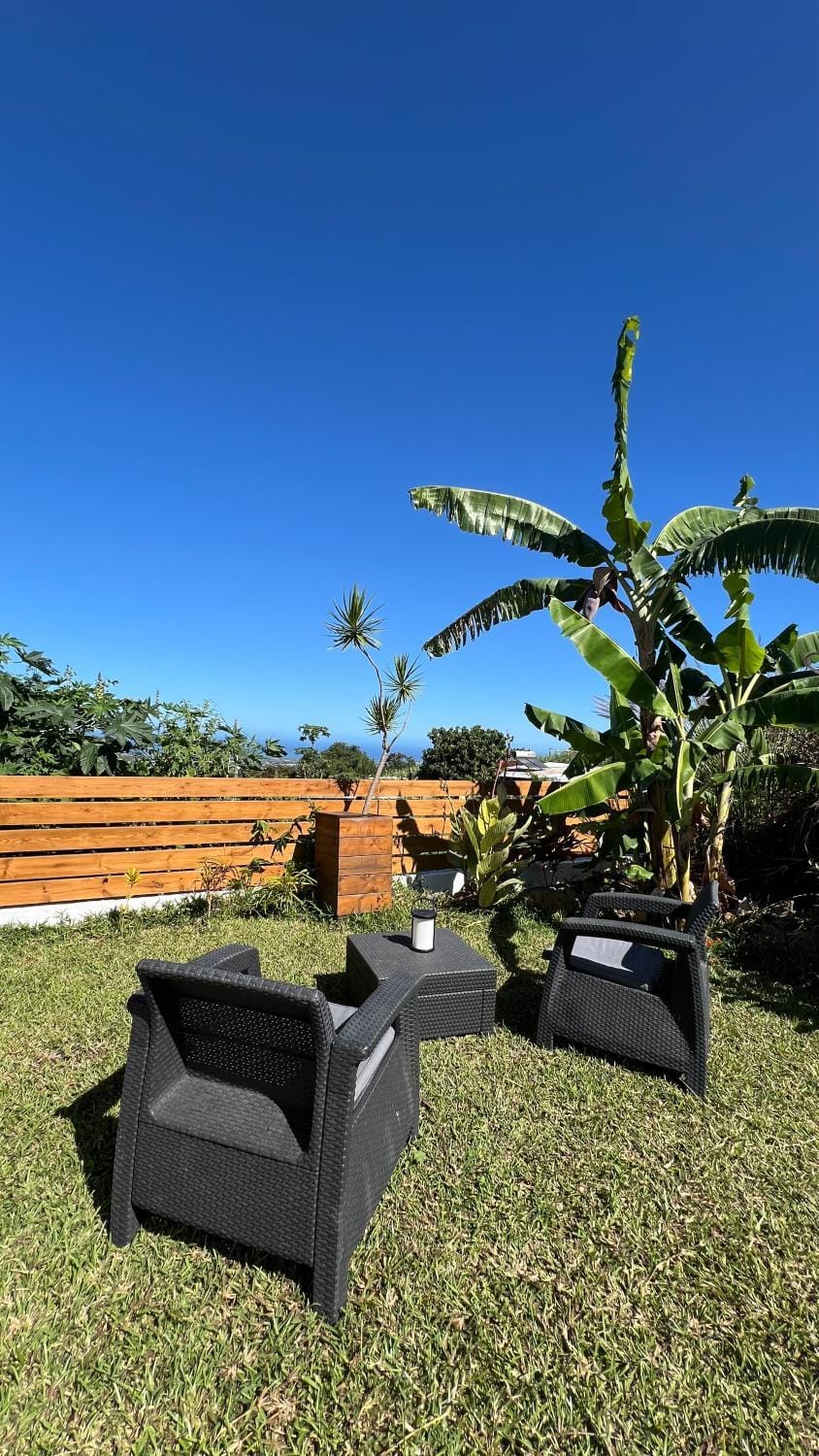 Petit Bungalow Neuf F2 avec Vue Mer Ravine des Cabris House in Réunion