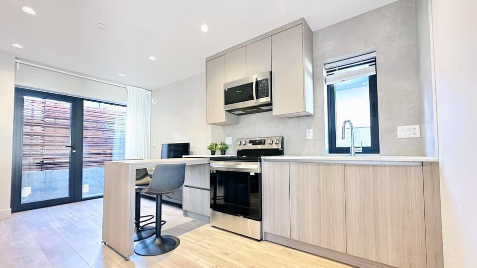 Kitchen or kitchenette, Dining area, dishwasher, oven, stove, toaster