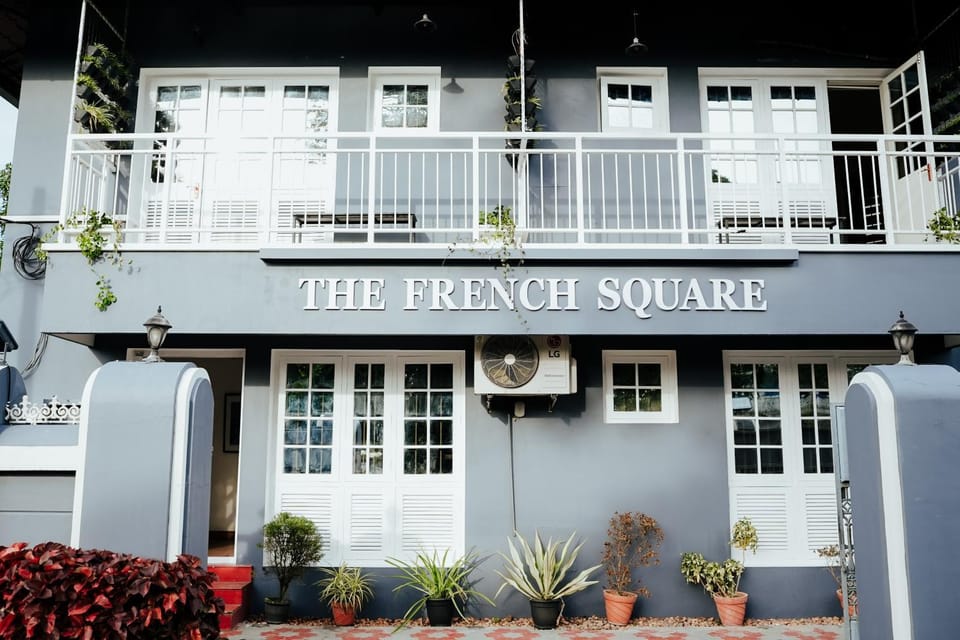 Property building, Facade/entrance, Day, Street view, Location