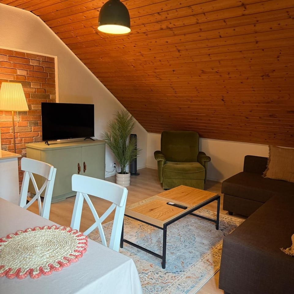 Holziges Dachgeschoss-Apartment Apartment in Karlsruhe