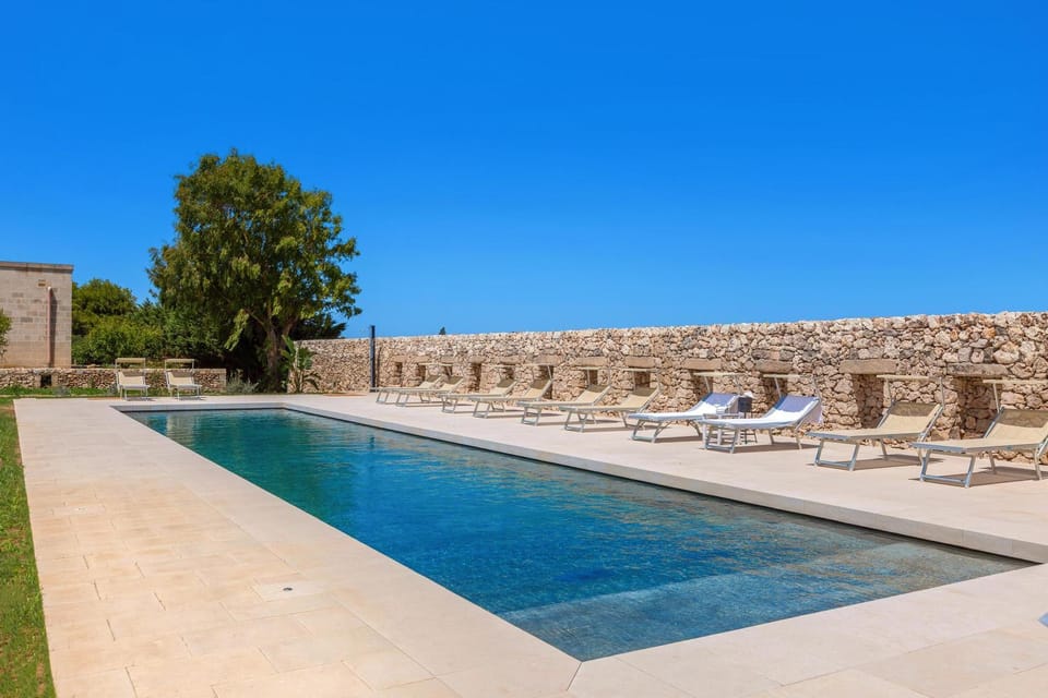 Swimming pool, sunbed