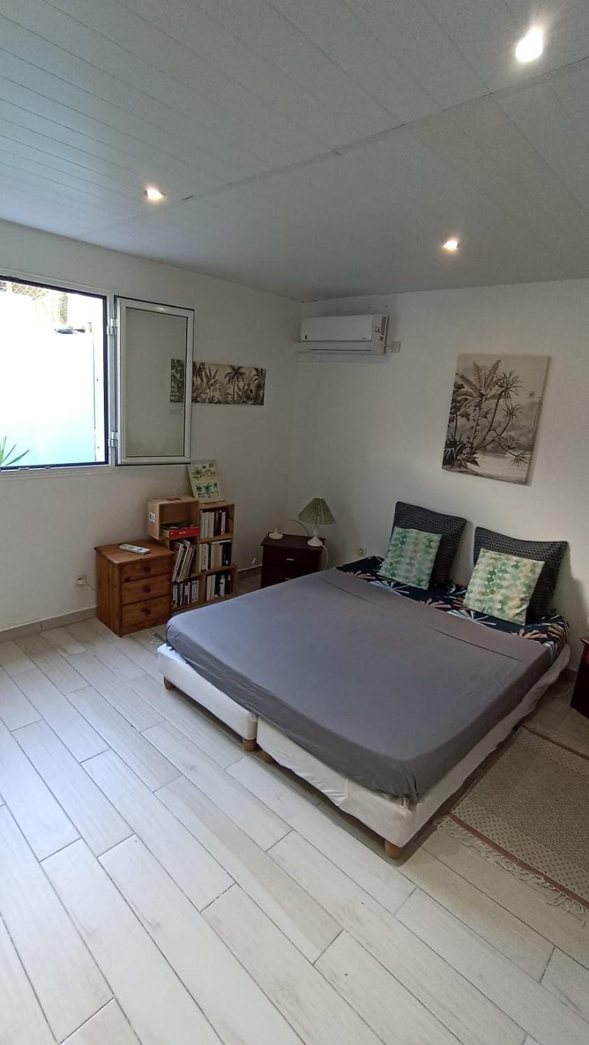 Bed, Bedroom, air conditioner