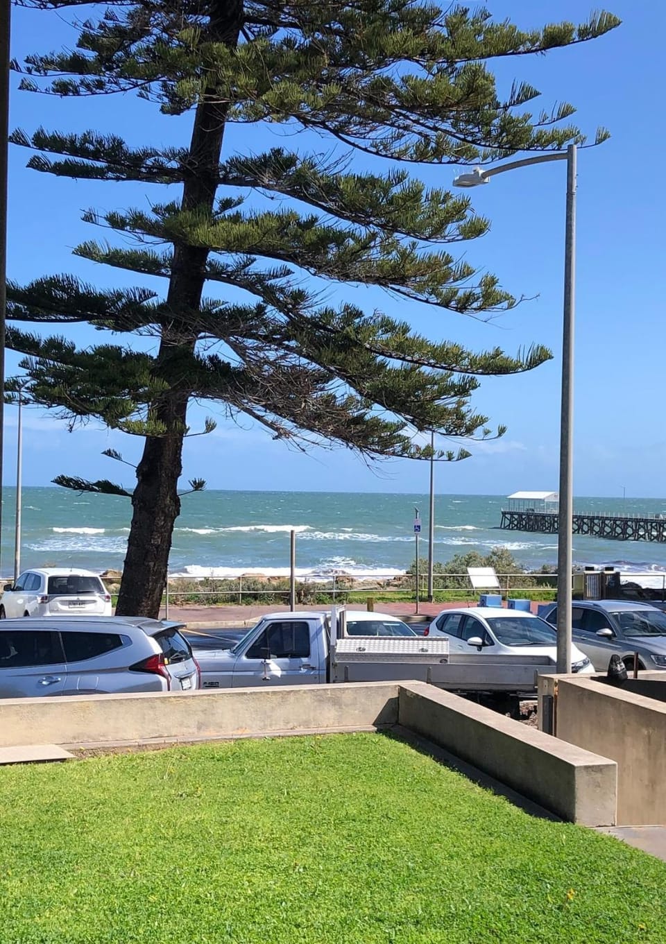 Absolute Beachfront, Adjacent Henley Square, Relax Apartment in Adelaide