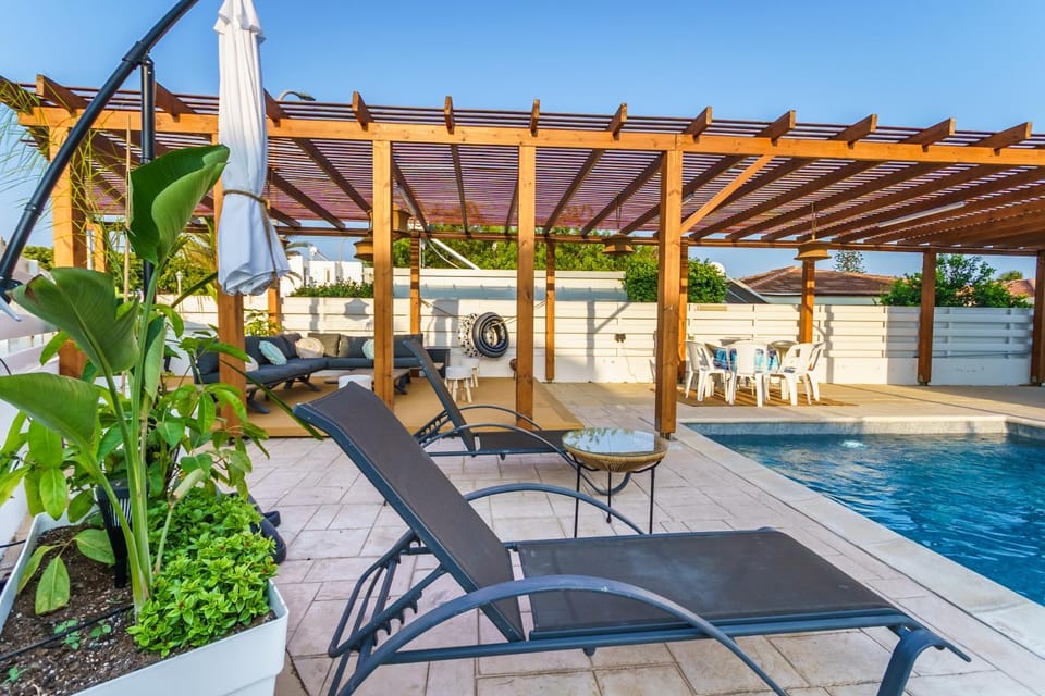 Patio, Pool view, Swimming pool, sunbed