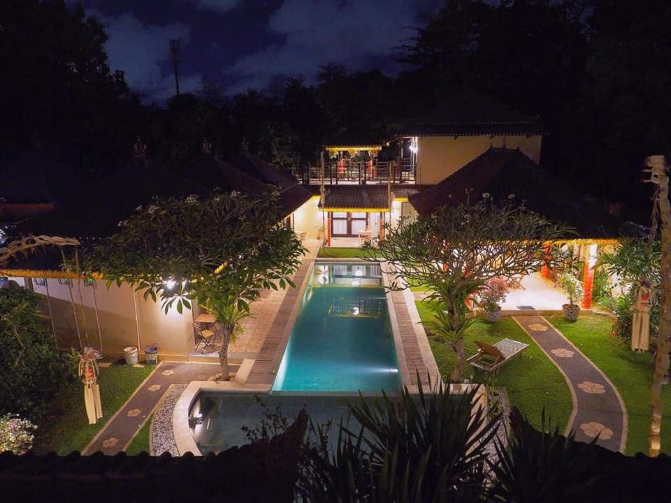 Property building, Garden, Garden view, Pool view, Swimming pool