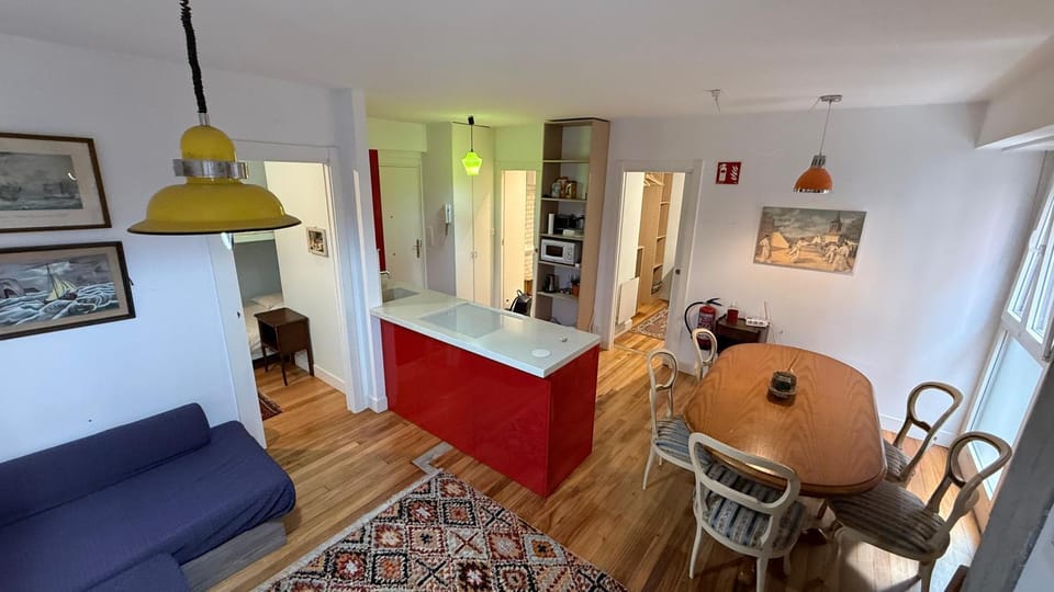 Tiny place Loud fun street Apartment in Bilbao