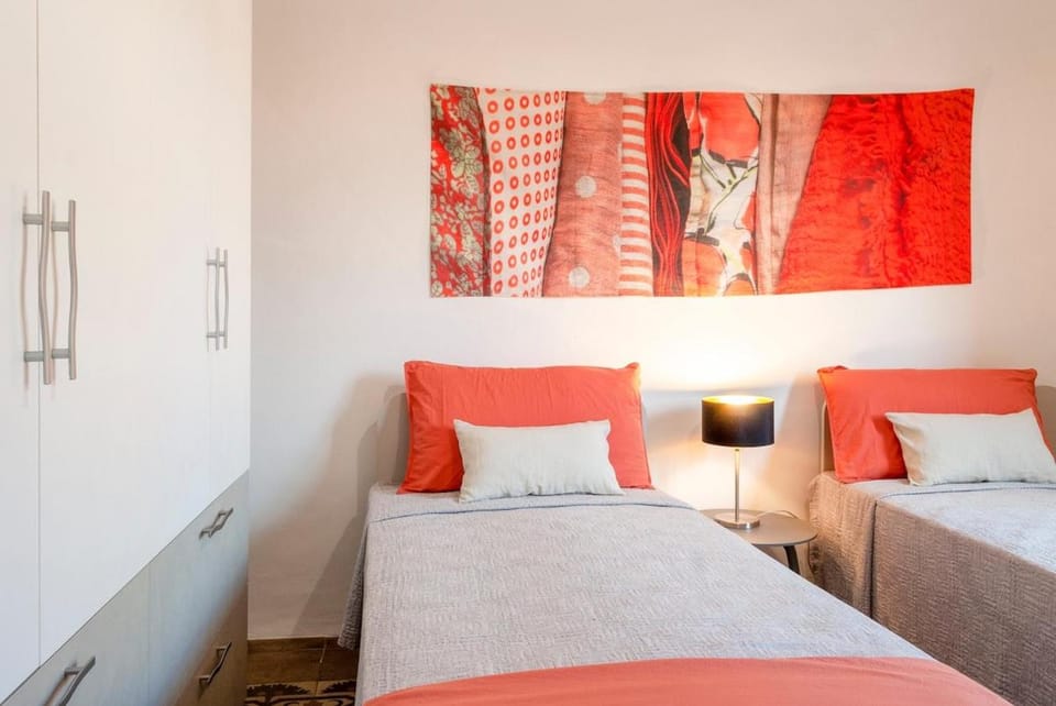 Photo of the whole room, Bedroom
