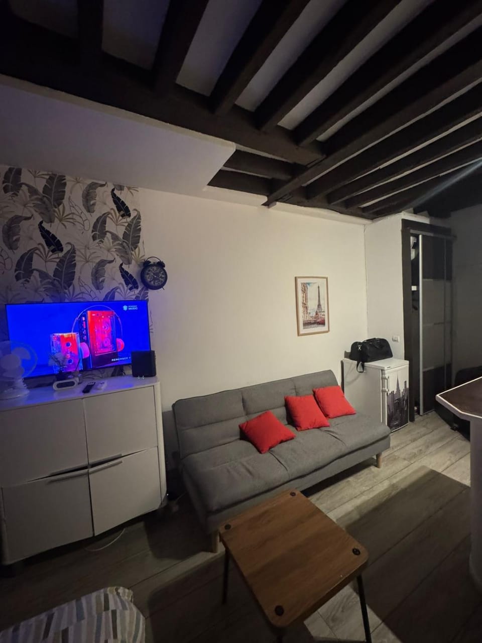 TV and multimedia, Seating area