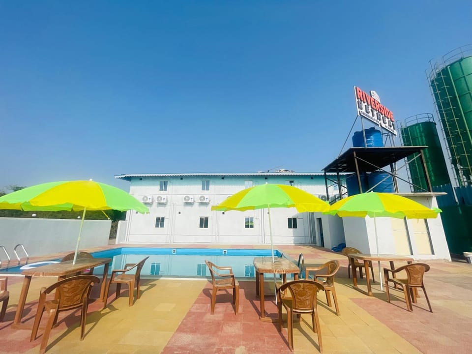 Swimming pool, Swimming pool