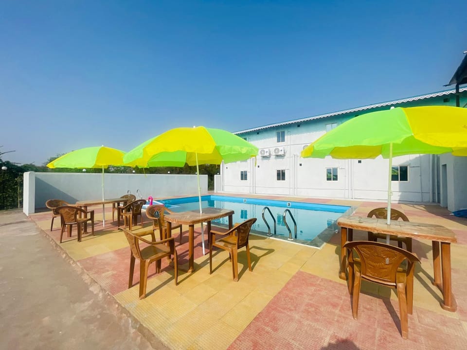 Property building, Swimming pool