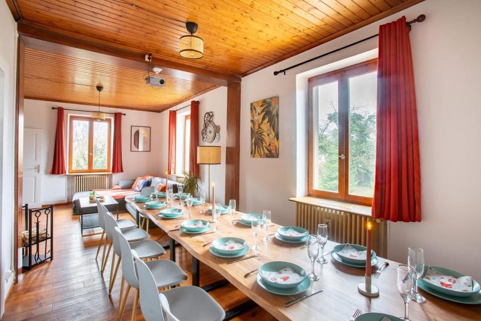 Living room, Seating area, Dining area