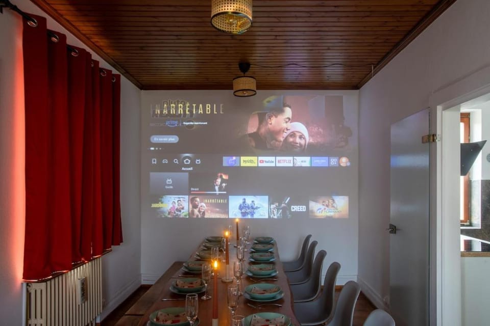 TV and multimedia, Living room, Seating area, Dining area, Evening entertainment