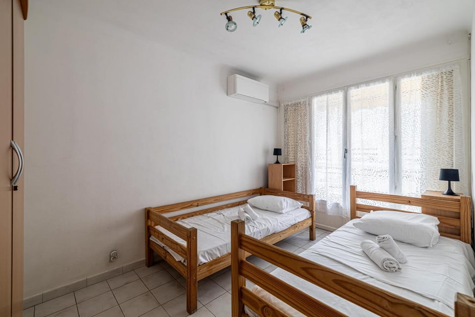 Bed, Photo of the whole room, Bedroom, towels, air conditioner