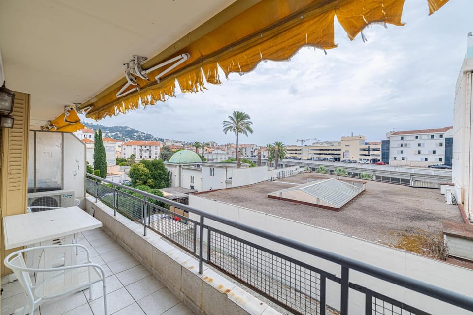 Patio, Bird's eye view, View (from property/room), View (from property/room), Seating area, Dining area, City view, City view