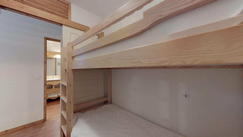 Hameau 8 101 - SPA & PISCINE studio 4 pers Apartment in Auvergne-Rhône-Alpes