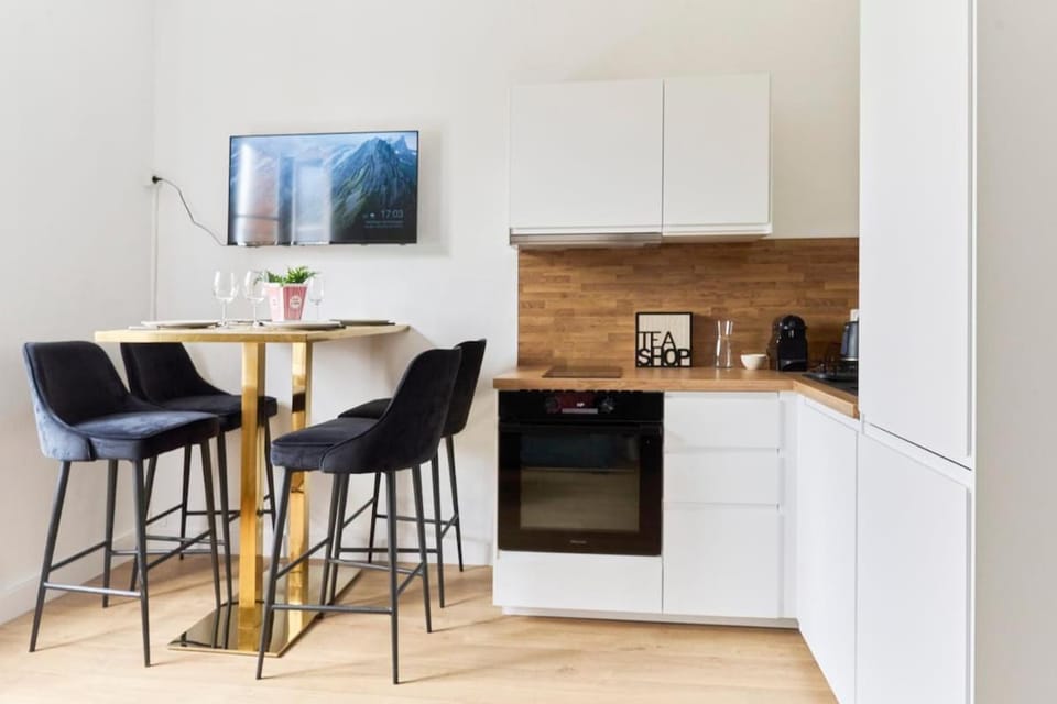 TV and multimedia, Coffee/tea facilities, Dining area, oven, stove