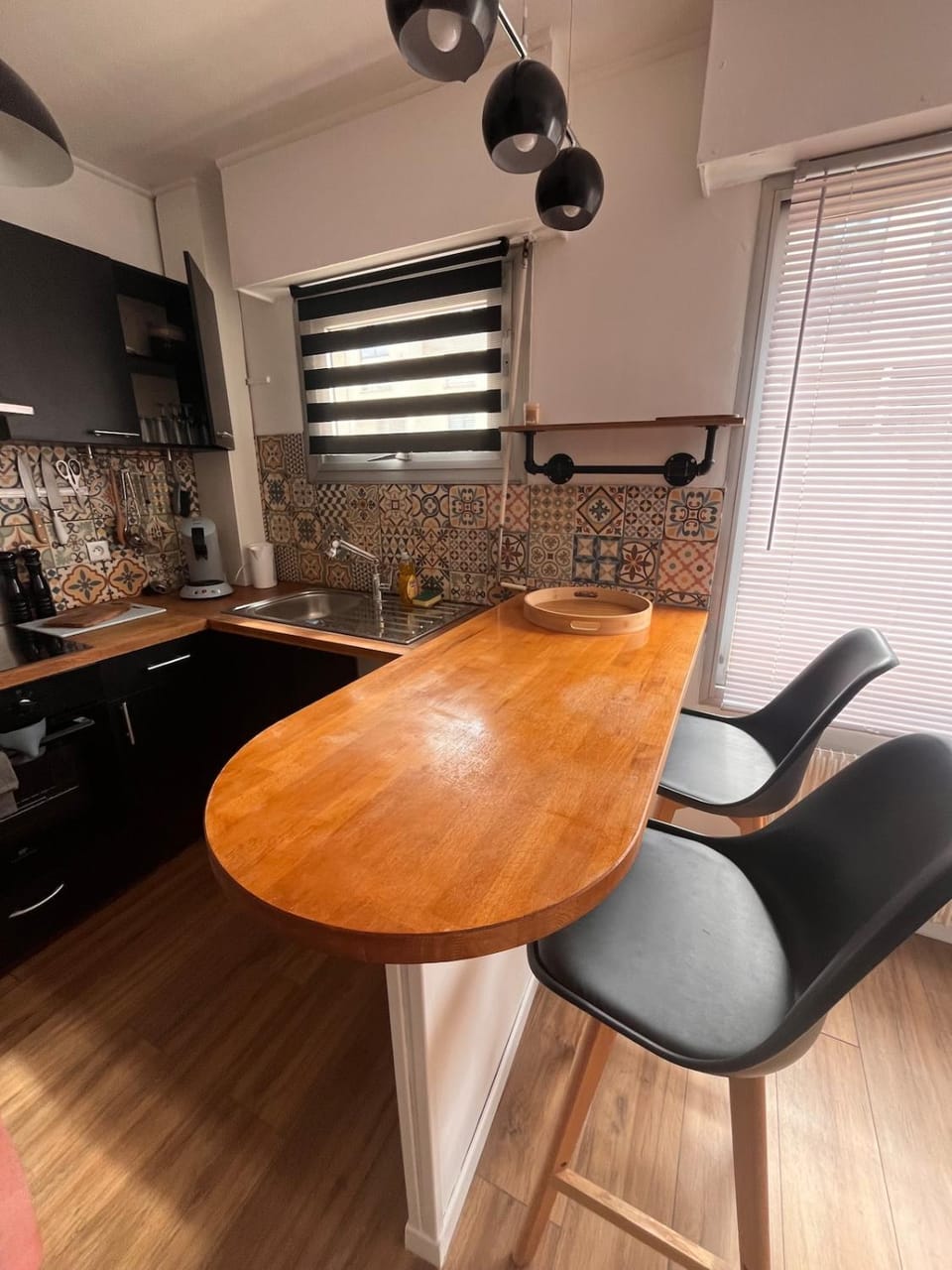 Kitchen or kitchenette, Dining area, stove