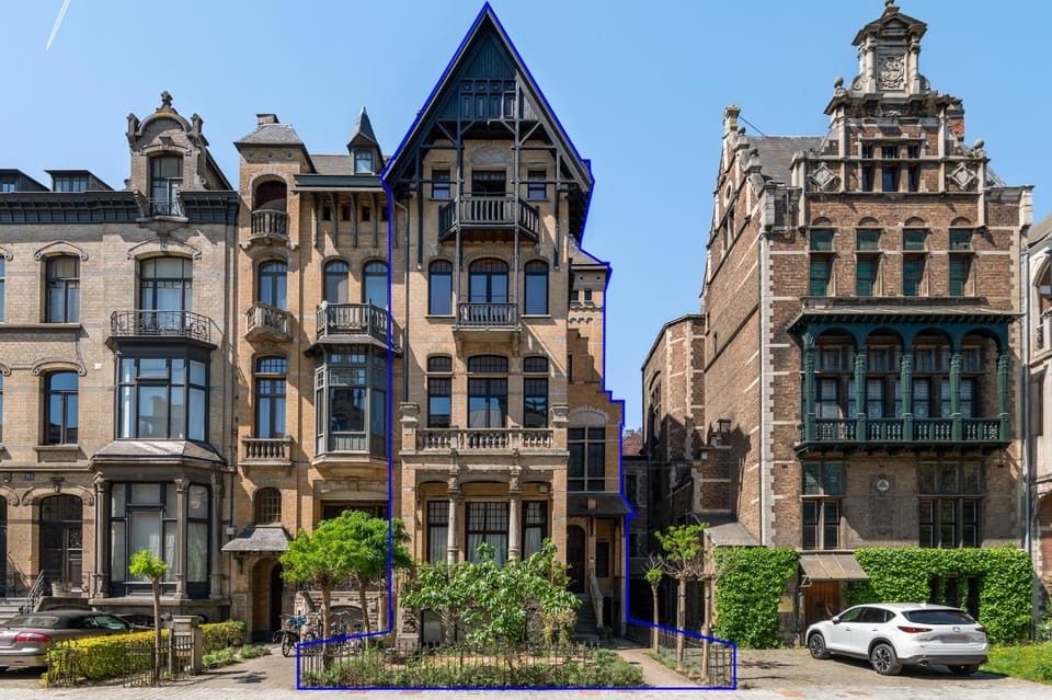 Property building, Day, City view, Street view