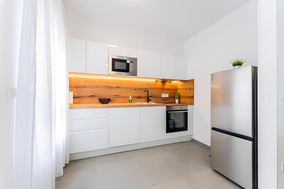 Kitchen or kitchenette, microwave, oven, stove