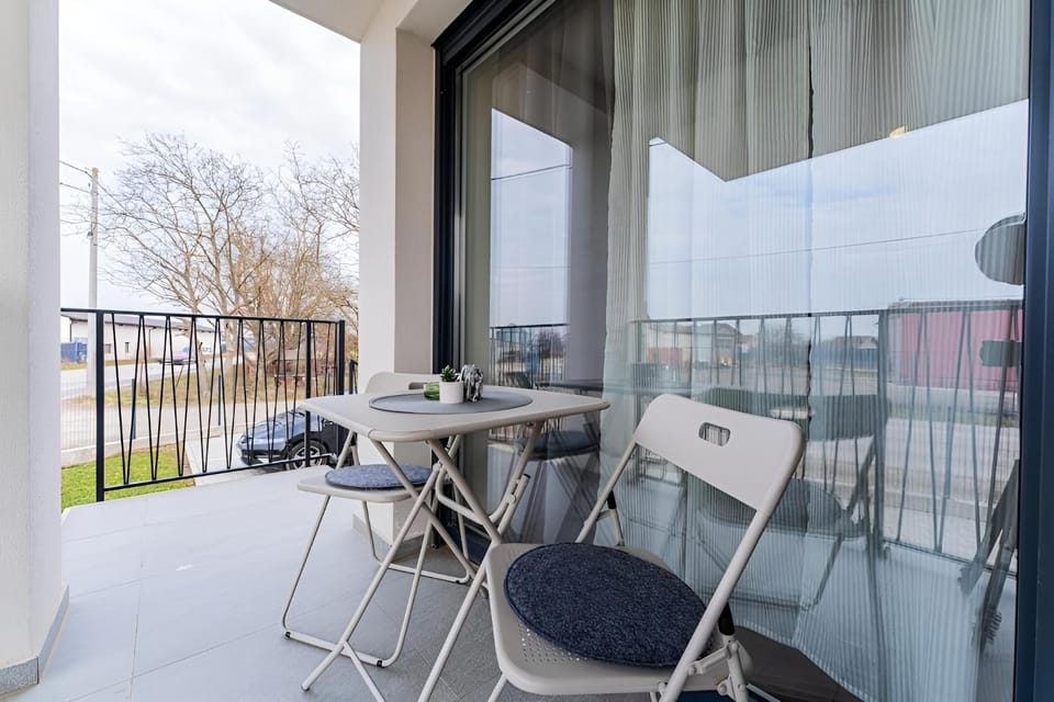 View (from property/room), Balcony/Terrace, Seating area