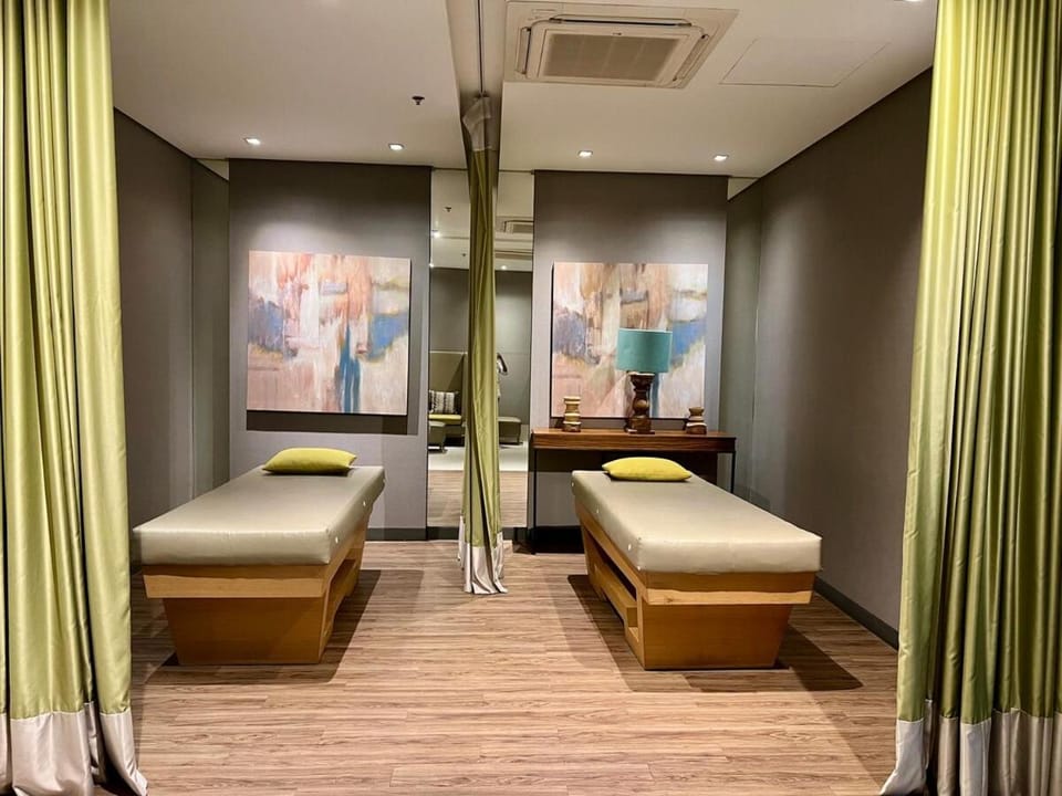 Chic 1-BR at Uptown BGC Apartment in Makati