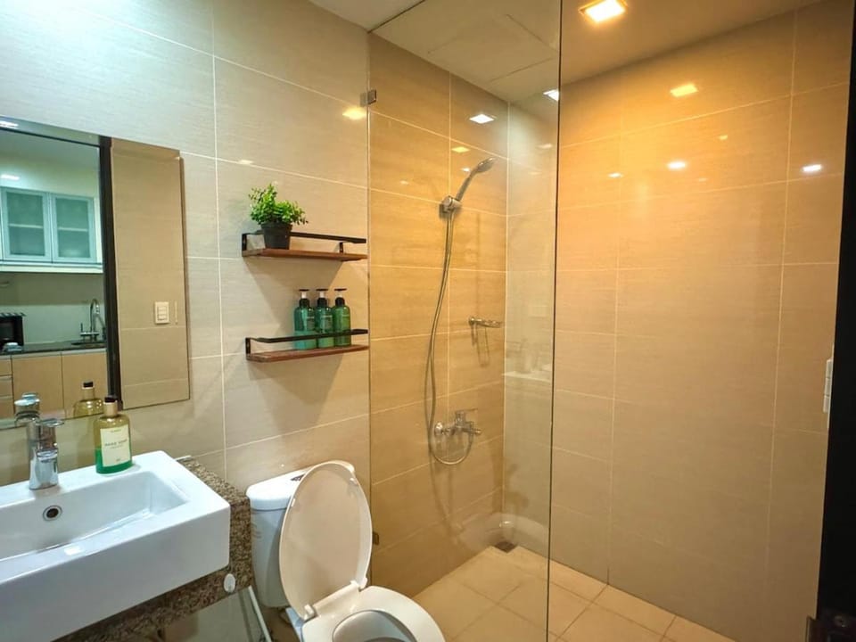Chic 1-BR at Uptown BGC Apartment in Makati
