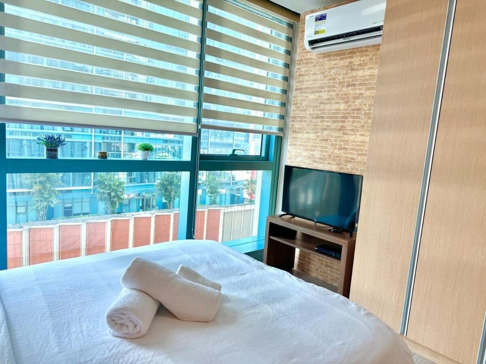 Chic 1-BR at Uptown BGC Apartment in Makati