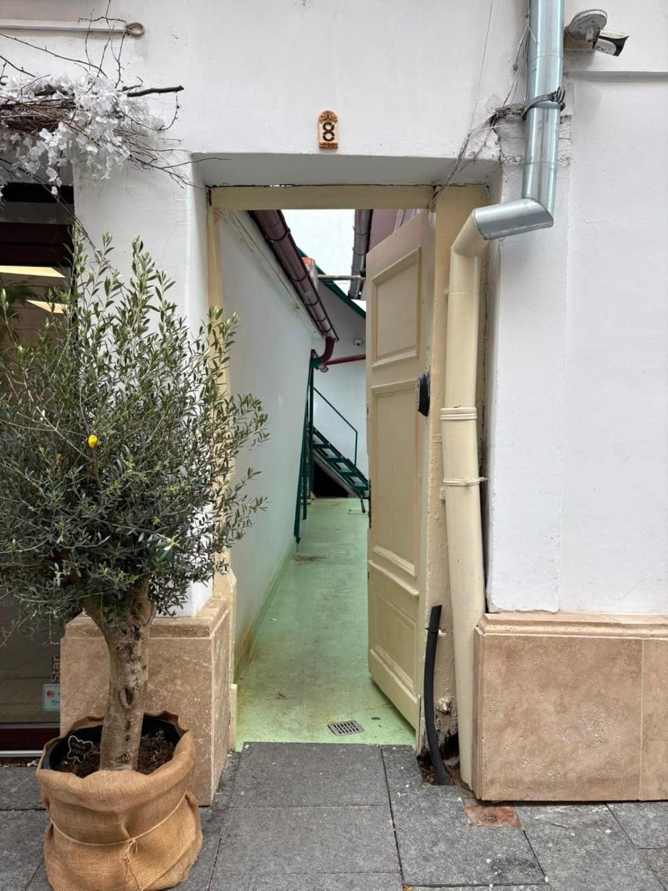 Facade/entrance
