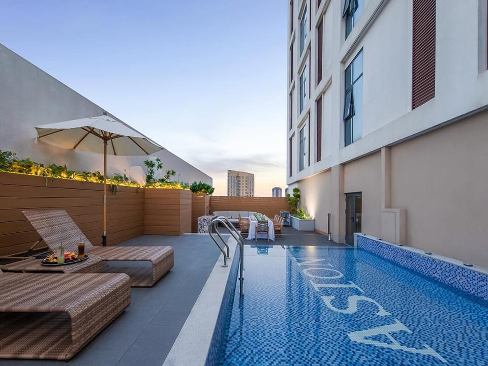 Swimming pool