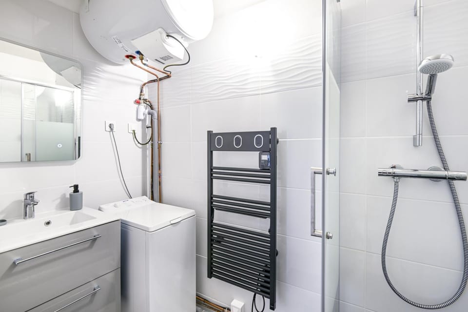 Shower, Bathroom